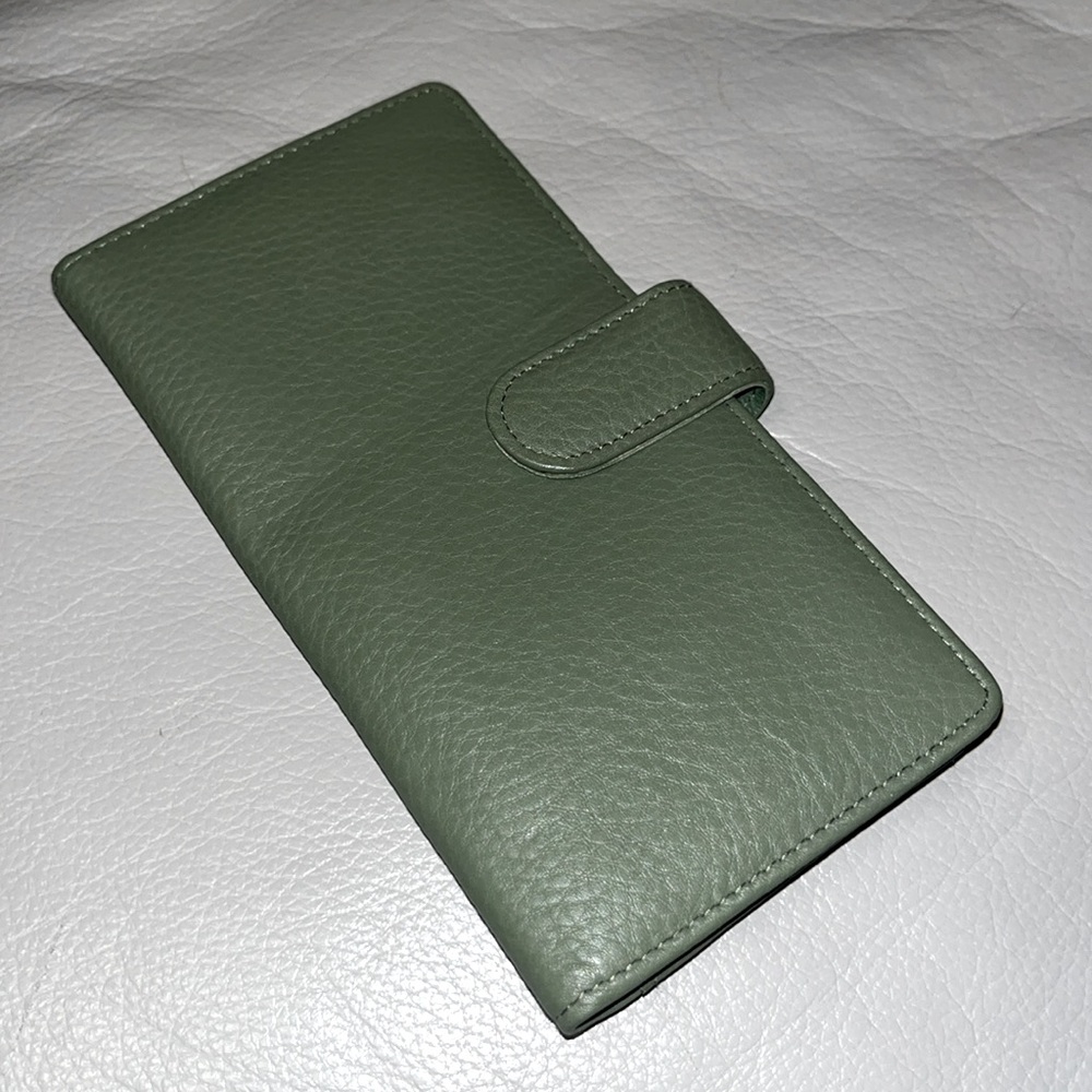 Buxton genuine leather olive green wallet new